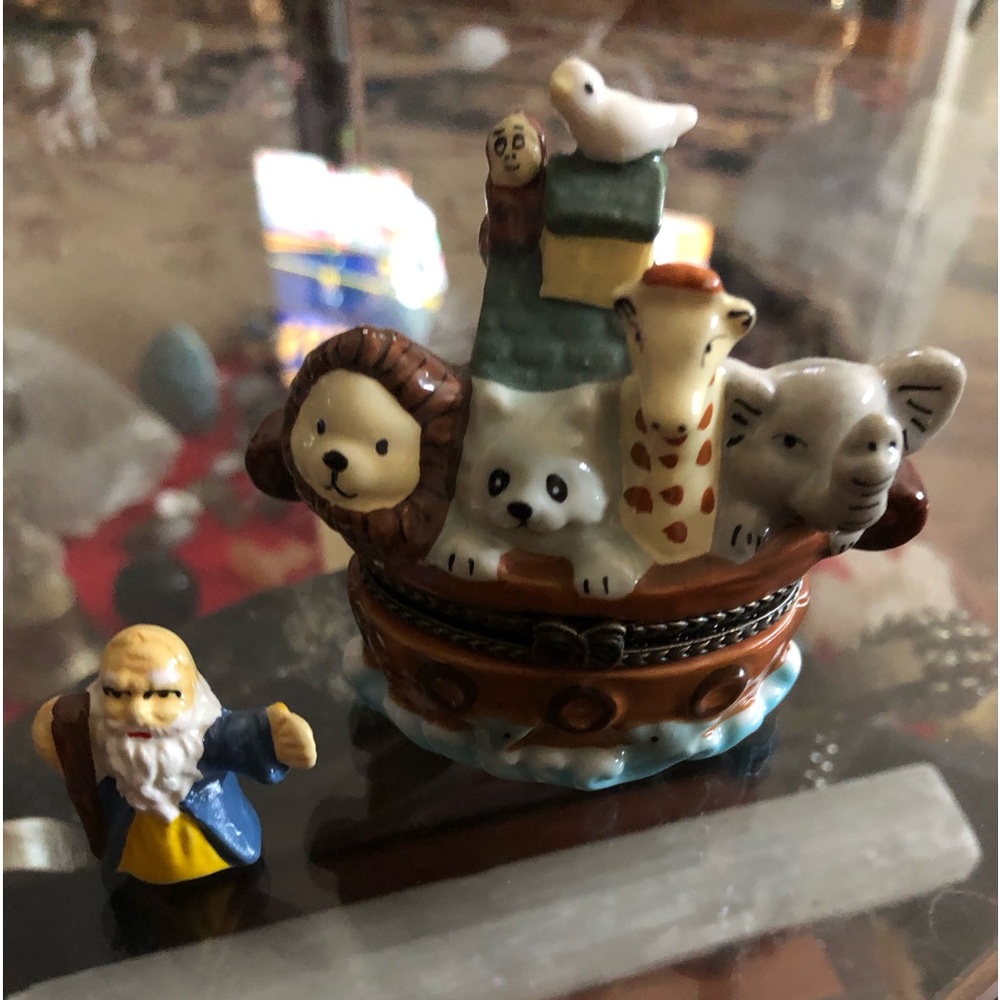 Collectible Noah’s Ark’s trinket box with Noah